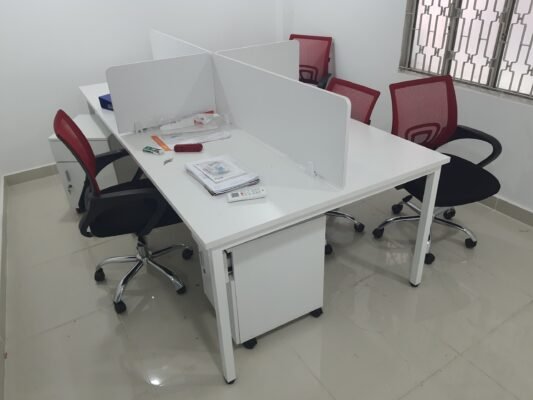 Những mẫu bàn làm việc nhóm 4 người cho nội thất văn phòng quận 1